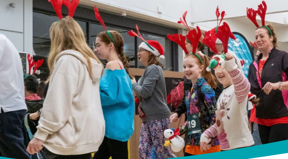 A large group wearing Red Antlers.