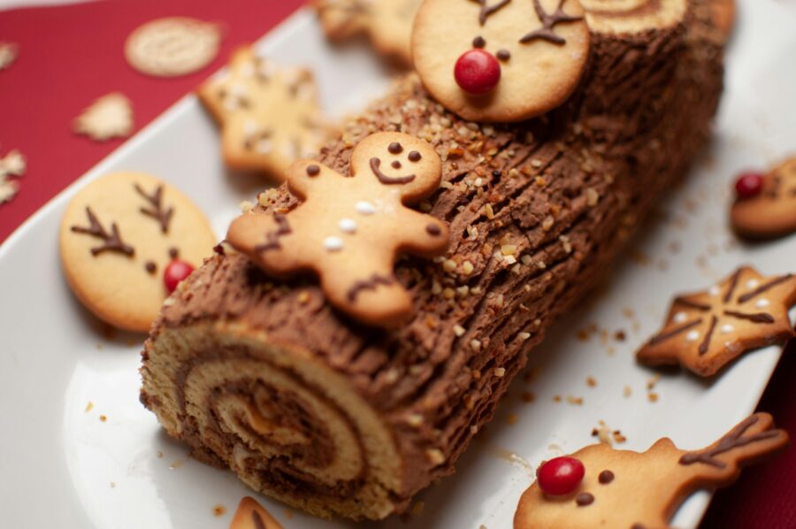 yule log with decorated gingerbread biscuits